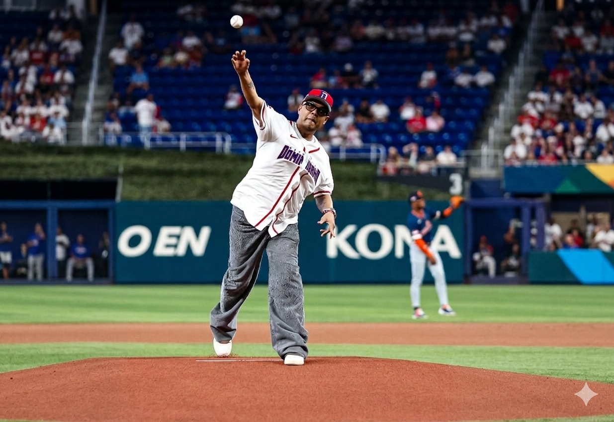 Santiago Matías lanza la primera bola en partido del Clásico Mundial de Béisbol